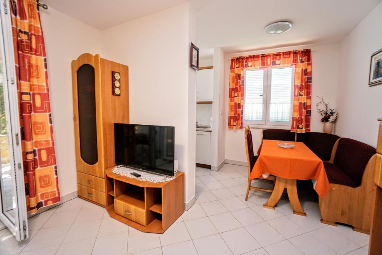 Apartment Vlado Zambratija  Buitenkant foto