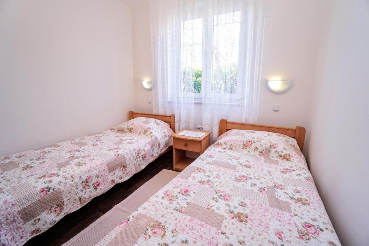 Apartment Vlado Zambratija  Buitenkant foto